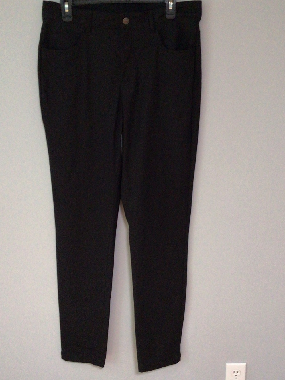 Fabletics The Don 5 pocket Tapered Performance Pant Black 32X34 Read Measurement